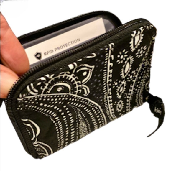 Vera Bradley RFID Zippered Wallet, NWT - Picture 4 of 12